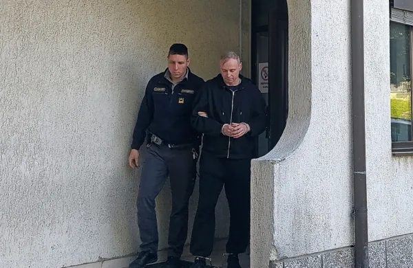 Boštjan  Tomažič (desno)  je  v  priporu  od  lanskega  junija.  