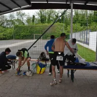 

Za trgom Evrope je sledila obmejna okrepčevalnica Rožna dolina,  
kjer je bilo na vrsti tudi preoblačenje po deževni noči in oskrba  
žuljev.