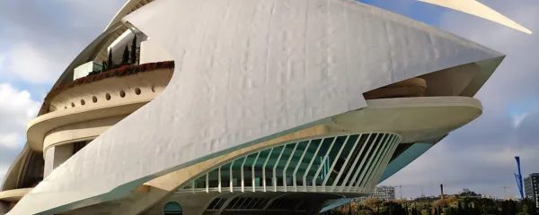 Futuristična opera je druga največja na svetu. 