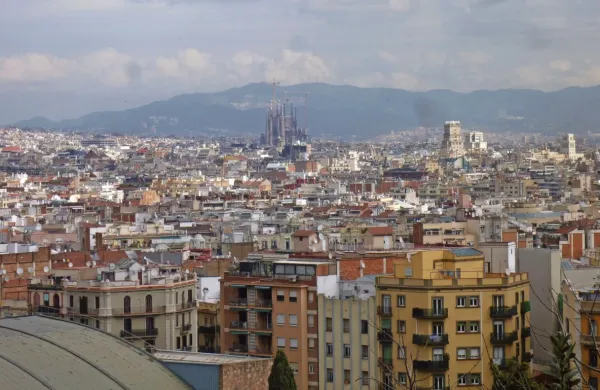  Jutranji izpad elektrike je  prizadel celotno Španijo. Na fotografiji je 
Barcelona.