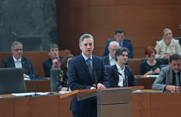 Podpora vladi  znaša 32,3 odstotka, predsednik vlade in Svobode 
Robert Golob pa je na 16. mestu. 