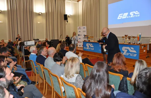 Polno dvorano je najbolj navdušil nagovor srebrnega olimpijca 
Jureta Franka (desno).