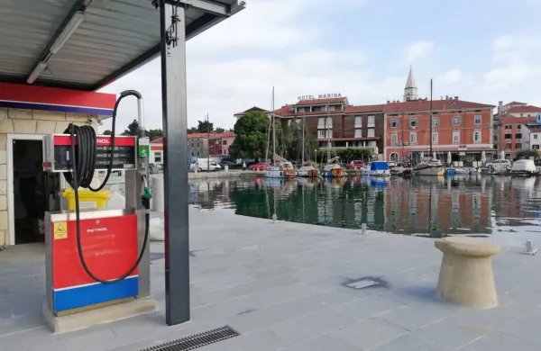 Petrol je z obratovanjem na prodajnem mestu Izola Mandrač 
prenehal 6. februarja.