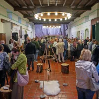 Dvorec Vogrsko razstavo gosti v prenovljenih prostorih, v katerih 
je razstavljenih več kot 430 eksponatov.  