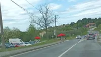 Na  Belvederju  so  minuli konec  tedna  prodajalci  sadja   okrepili 
svoje  vrste  in    postavili  dodatno  stojnico.  
