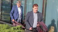  Dušan Črnigoj  (ob njem desno odvetnik Bogomir Horvat) je od 
začetka sojenja poudarjal, da je Primorje v nakupu kamnoloma 
Mokri Do videlo strateško naložbo. 