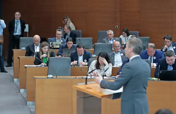 SDS se prihodnje leto obeta tretja zmaga na parlamentarnih volitvah. 