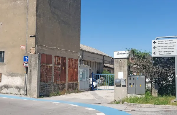 Na Tovarniški ulici v Izoli, znotraj varovanega območja, so policisti 
obravnavali tri vandale.