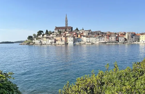 Vreme bo naklonjeno tudi izletnikom, ki se bodo podali v 
soseščino (na fotografiji je Rovinj).