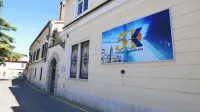 Zgradba koprske televizije v starem mestnem jedru Kopra