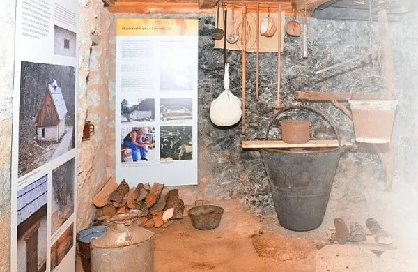 Obnovljena mlekarna predstavlja privlačno točko na pohodniških poteh v okolici Bovca. 