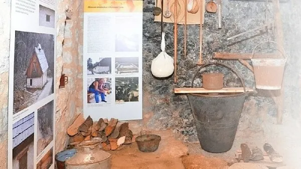 Obnovljena mlekarna predstavlja privlačno točko na pohodniških poteh v okolici Bovca. 