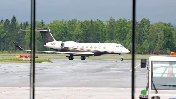 Letalo, s katerim se je iz Los Angelesa včeraj v domovino vrnil Luka Dončić.