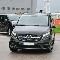 Luka Dončić je letališče zapustil skozi poseben izhod v dveh 
vozilih, ki sta sicer imeli koprsko registrsko tablico.