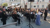 Župan Idrije in tubist Tomaž Vencelj je v imenu članov orkestra povedal, da je ponosen, ker je član 360-letne rudarske godbe.