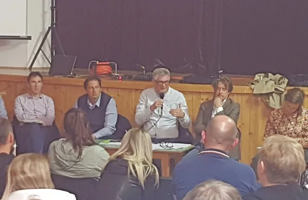 Na zboru krajanov KS Lokev so krajani in investitor nekoliko 
zbližali stališča.