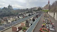 Popališče ob trnovski cerkvi Sv. Petra - kraj spomina na rajne, za 
nekatere pa kraj za tatvine.