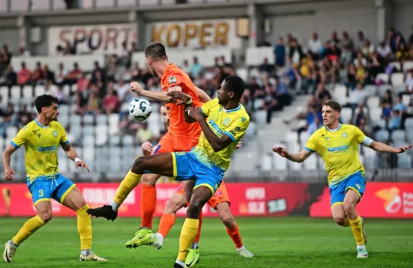 Koprčani (v rumeno-modri opremi) bodo nocoj v Celju igrali pomembno tekmo za tretje mesto v prvi SNL.

