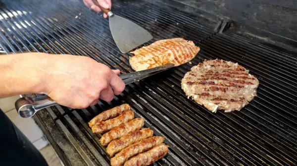 Že spet diši po žaru. Vemo že vse o peki mesa in ostalih dobrot na 
žaru?

