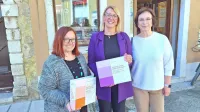 Trije stebri izida drugega dela Slovenskega  istrskega lingvističnega atlasa: (z leve)  Ingrid Celestina iz založbe Libris, avtorica dr. Suzana Todorović 
in Luana Malec, direktorica koprske Osrednje knjižnice Srečka Vilharja. 