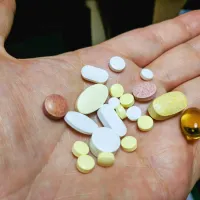 Zdravila brez recepta so primerna za samozdravljenje ob lažjih težavah 
in pod pogojem, da je tveganje pri nepravilni uporabi nizko. 

