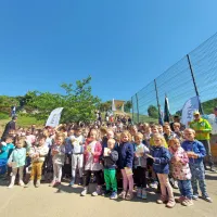 Učenci O&Scaron; Branik bodo čebelarsko znanje odslej pridobivali v učnem čebelnjaku na &scaron;olskem dvori&scaron;ču