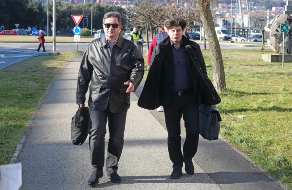 Robert  Časar  z  odvetnikom Danielom Planinšcem  (desno) 