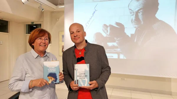 Nanča Kosmač Kogej in Andraž Gombač sta na zanimiv način predstavila 
celovito Balado o trobenti in oblaku in približala pisatelja Cirila Kosmača.

