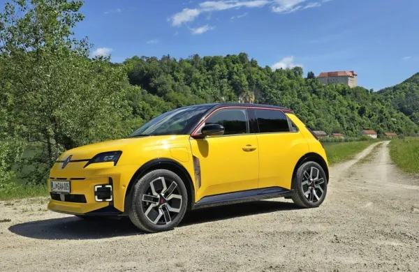 Renault 5 se na ceste vrača le z električnim motorjem in kot tak bi 
lahko postal zelo učinkovit drug avtomobil v družinski floti.
