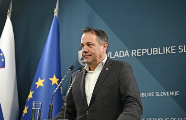 Glavni cilj sprememb stanovanjske zakonodaje je povečanje 
števila javnih najemnih stanovanj, je po seji vlade povedal 
podpredsednik vlade Matej Arčon. 