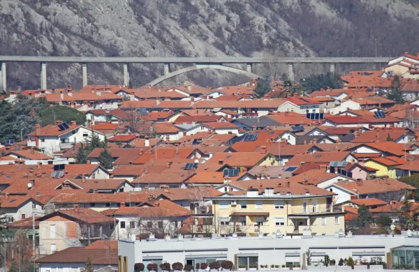 Pripis posplošenih vrednosti nepremičnin v evidenco vrednotenja  še  poteka, zato  še ni javno dostopna.