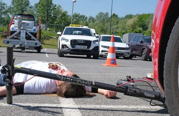 Poškodbe ponesrečencev s skiroji so primerljive poškodbam 
motoristov. 