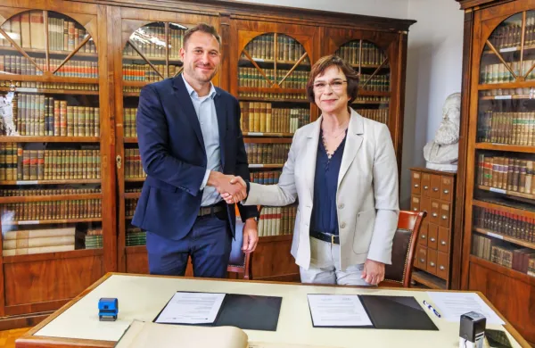 Koprska knjižnica bo digitalizirala 62 let tiskanih Primorskih novic