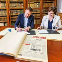 Koprska knjižnica bo digitalizirala 62 let tiskanih Primorskih novic