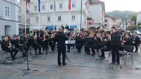Godbeno društvo rudarjev Idrija šteje mogočnih 360 let neprekinjenega igranja, sočasno je s povprečno 31 let starimi 
godbeniki med našimi mlajšimi tovrstnimi sestavi.