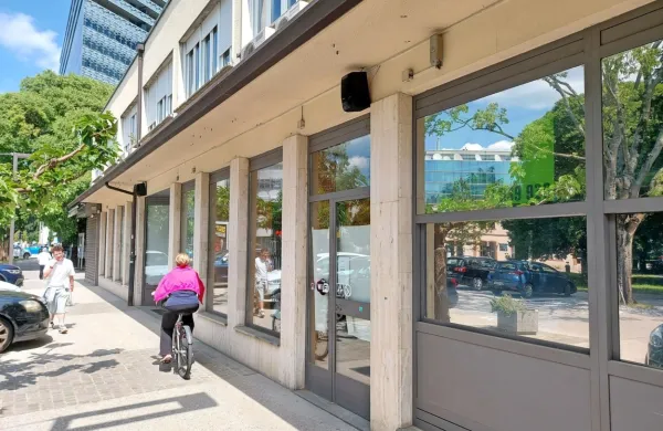 Legendarna restavracija in kavarna Pecivo je naprodaj za 850.000 
evrov.