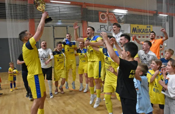 Takšno je bilo prvo veselje Bronxa po prejemu pokala za tretje 
mesto v državnem prvenstvu.