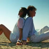 Režiserju Tugu Štiglicu je v filmu uspelo ujeti splet mladostnega 
idealizma, humorja, akcije in romantike.