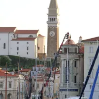 Na streho Pomorskega muzeja že postavili kupolo (FOTO)