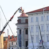 Na streho Pomorskega muzeja že postavili kupolo (FOTO)
