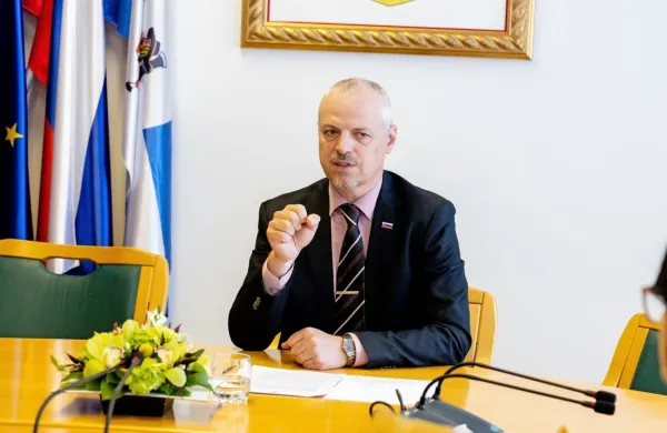 Župan Občine Pivka Robert Smrdelj pravi, da je v občini še veliko 
izzivov.