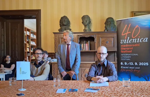 40. festival Vilenica so predstavili (z leve) Gregor Podlogar, Marij 
Čuk in Miha Maurič