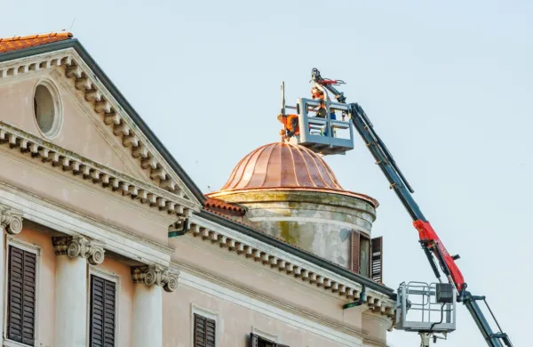 Kupola se spet  blešči s strehe palače Gabrielli, kjer domuje piranski pomorski muzej.  