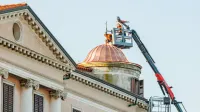 Kupola se spet  blešči s strehe palače Gabrielli, kjer domuje piranski pomorski muzej.  