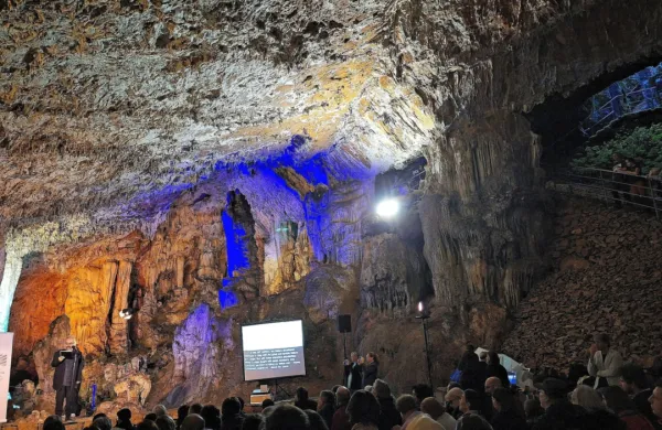 Vileniška jama ostaja stalnica po njej poimenovanega festivala. Na fotografiji je lanska podelitev Miljenku Jergoviću.
