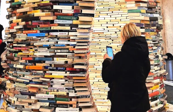 Književnost lahko ponudi, česar sodobna politika ne zmore - most do drugega