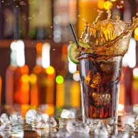 Številne sladkane gazirane pijače vsebujejo tudi kofein, ki lahko 
vpliva na spanec, če ga užijete pred spanjem.