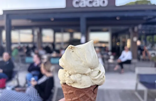 Nad sladoledom v Portorožu so navdušeni tudi tuji obiskovalci. 