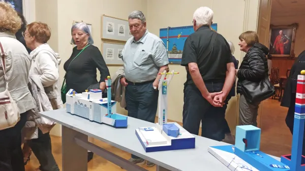 V Coroninijevem dvorcu razstavlja Klavdij Tutta