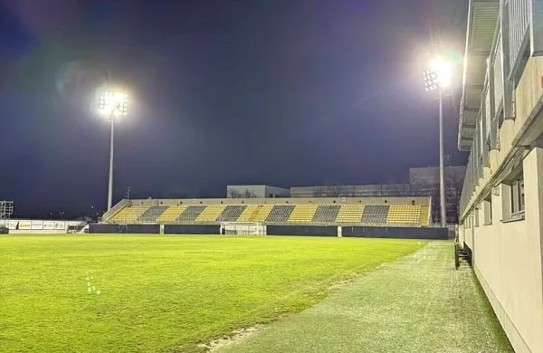 Žarometi so v Sežani končno zasvetili